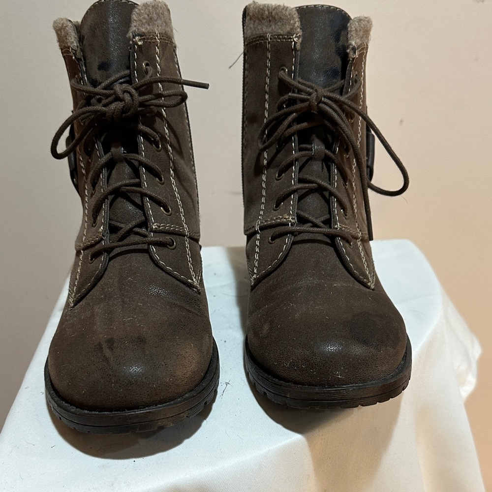 Crown Vintage Dark Brown Lace-Up Boots